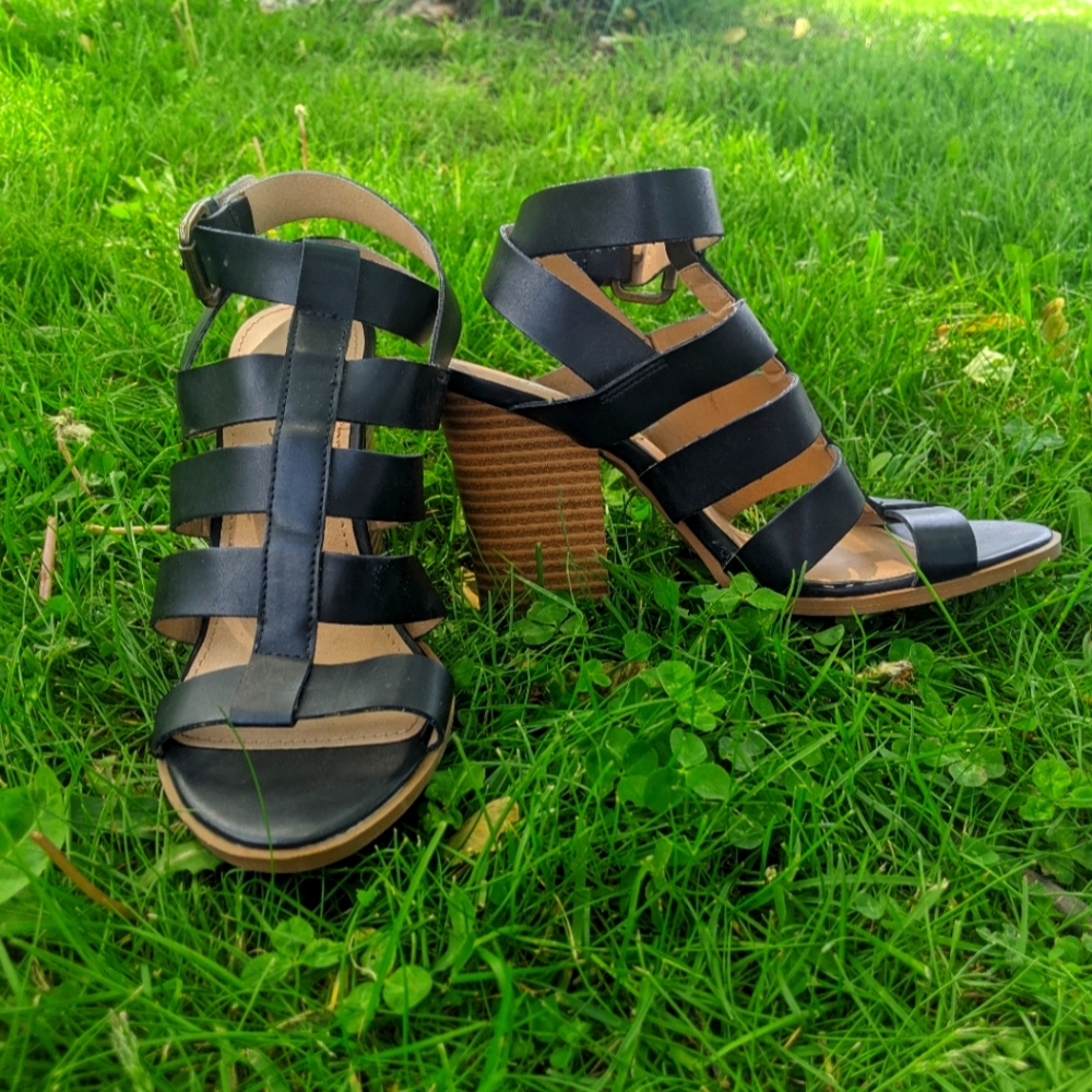 American Eagle Outfitters - Ankle Strap Block Heel